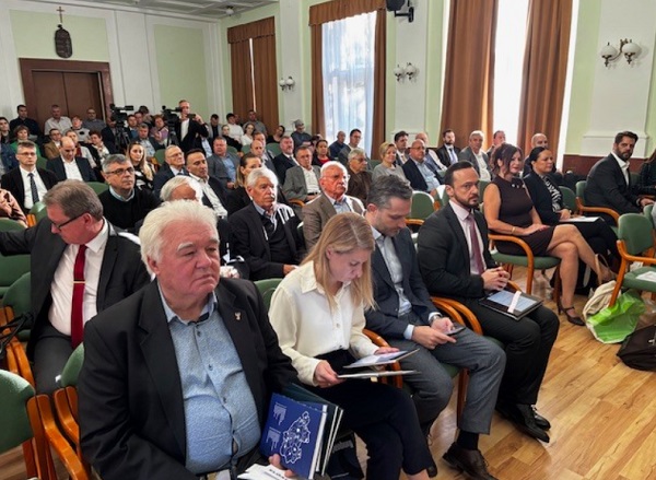 Drasztikus átalakulást hoz a vállalkozások pénzügyeinek intézésében a mesterséges intelligencia Drasztikus átalakulást hoz a vállalkozások pénzügyeinek intézésében a mesterséges intelligencia