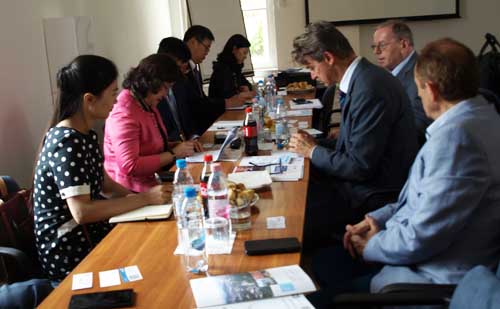 Csingtao (Qingdao) városának delegációja tárgyalt a Vállalkozók és Munkáltatók Országos Szövetségénél